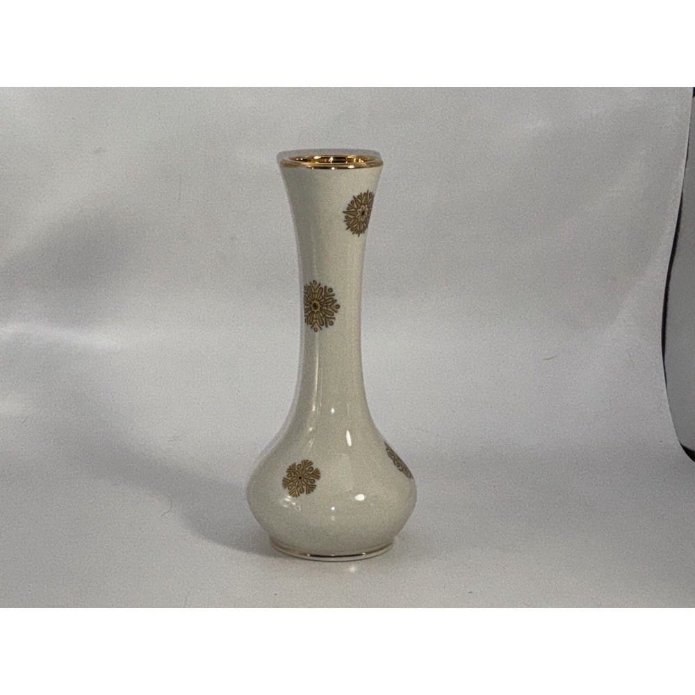 Small White Vase With Flowers Trimmed In‎ 22k Gold Made In U.S.A 6.5 X 3"